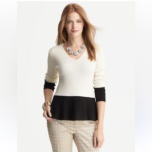 Banana Republic Italian Yarn Cashmere Wool Blend Ruffled V-Neck Sweater Luxury